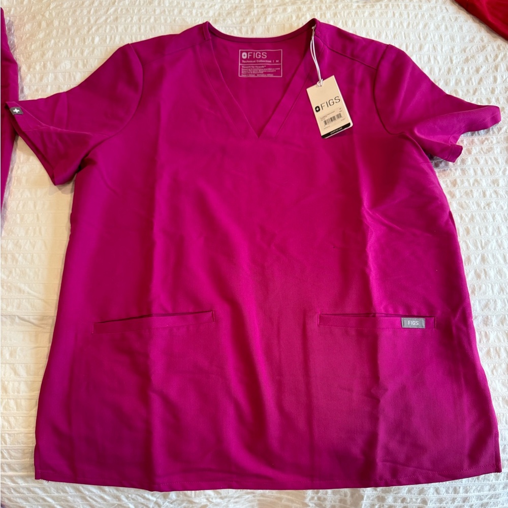 Brand new limited color casma 3 pocket scrub top size medium in pink